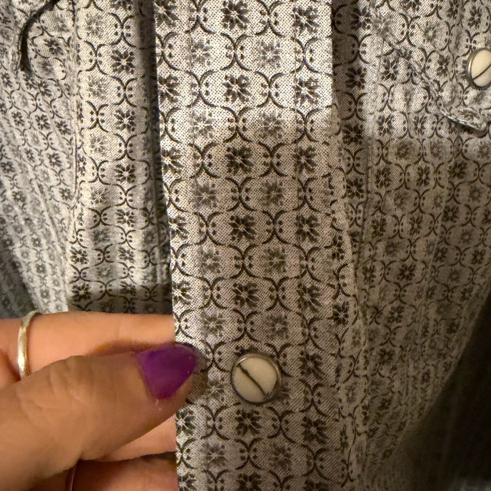 Stylish Gray Patterned Button Down Shirt - image 6